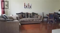 539 Coach Drive, Mississauga, ON - Indoor Photo Showing Living Room
