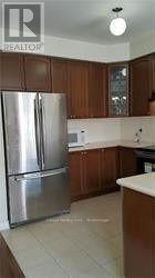 539 Coach Drive, Mississauga, ON - Indoor Photo Showing Kitchen