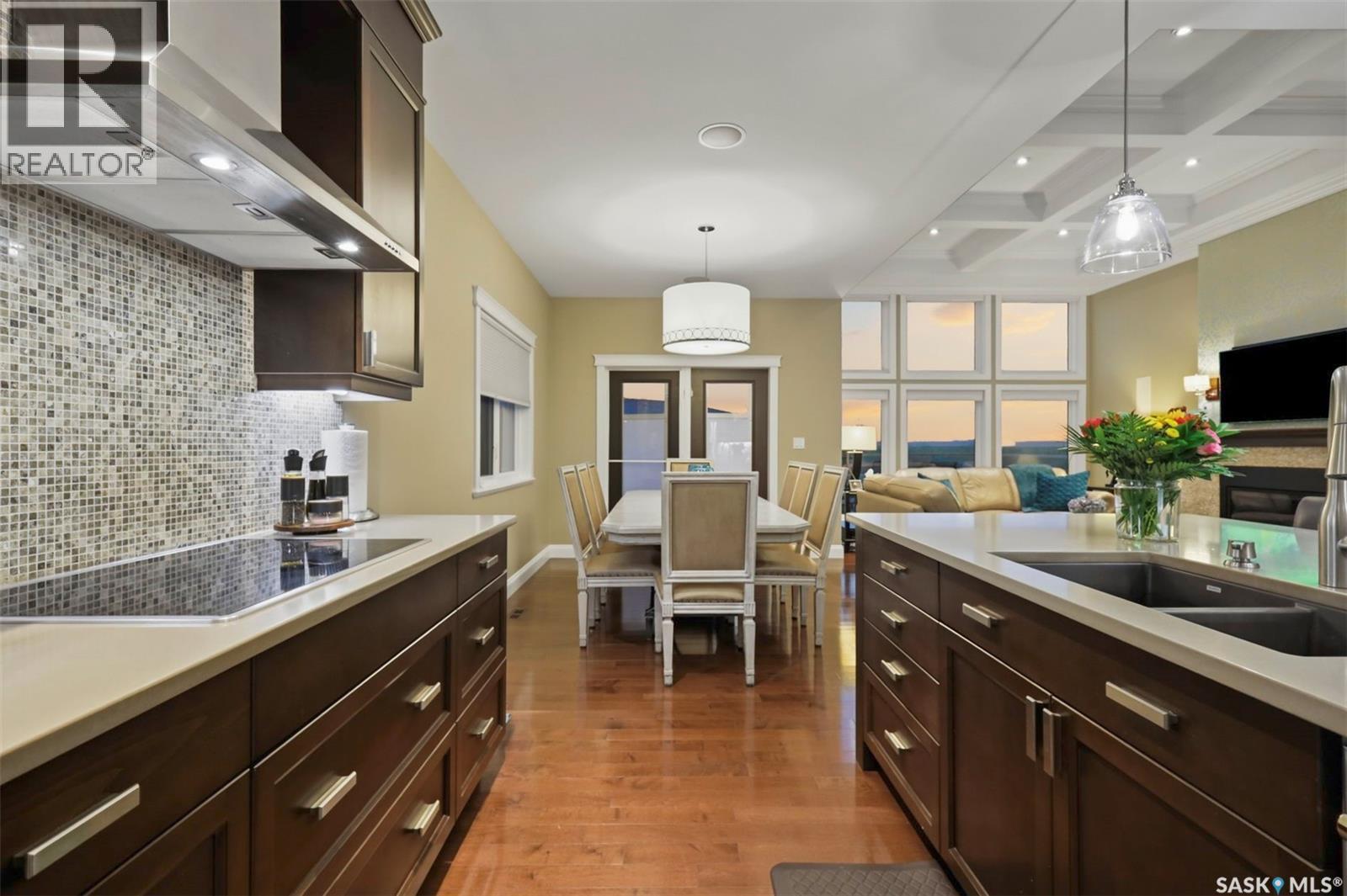 431 Paton Place, Saskatoon, SK - Indoor Photo Showing Kitchen With Double Sink With Upgraded Kitchen