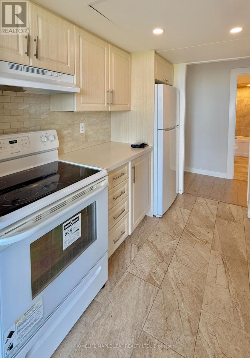 1607 - 1 Rowntree Road, Toronto, ON - Indoor Photo Showing Kitchen