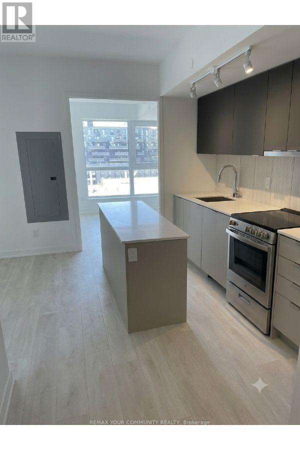 527 - 8 Tippett Road, Toronto, ON - Indoor Photo Showing Kitchen