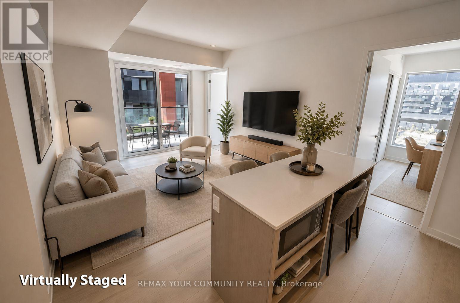527 - 8 Tippett Road, Toronto, ON - Indoor Photo Showing Living Room