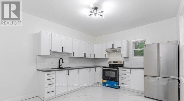 439 Ferguson Avenue N, Hamilton, ON - Indoor Photo Showing Kitchen With Stainless Steel Kitchen With Upgraded Kitchen