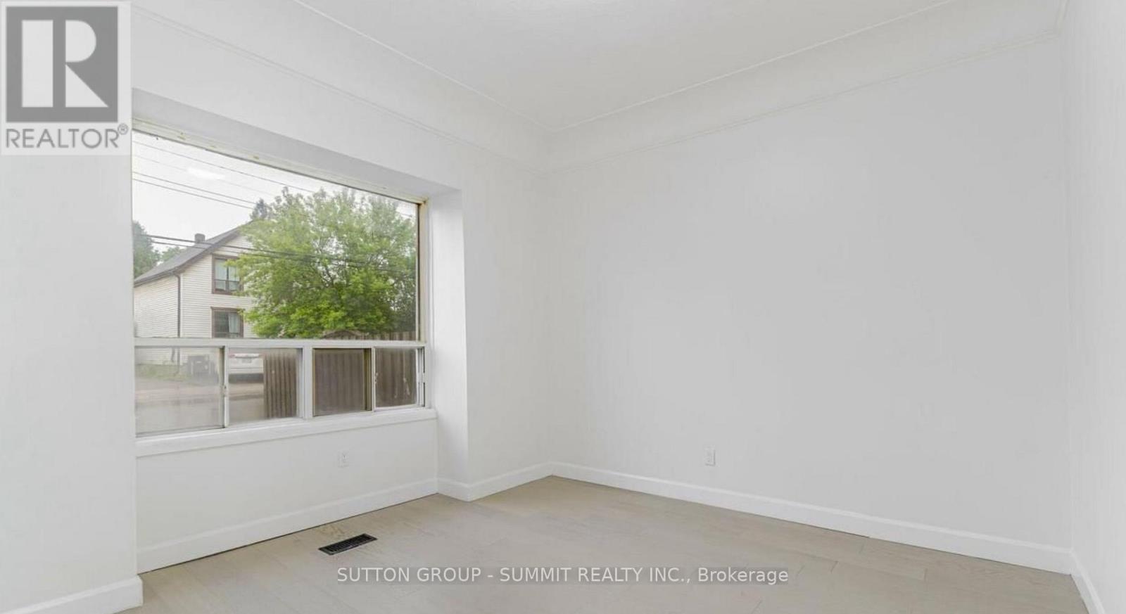 439 Ferguson Avenue N, Hamilton, ON - Indoor Photo Showing Other Room