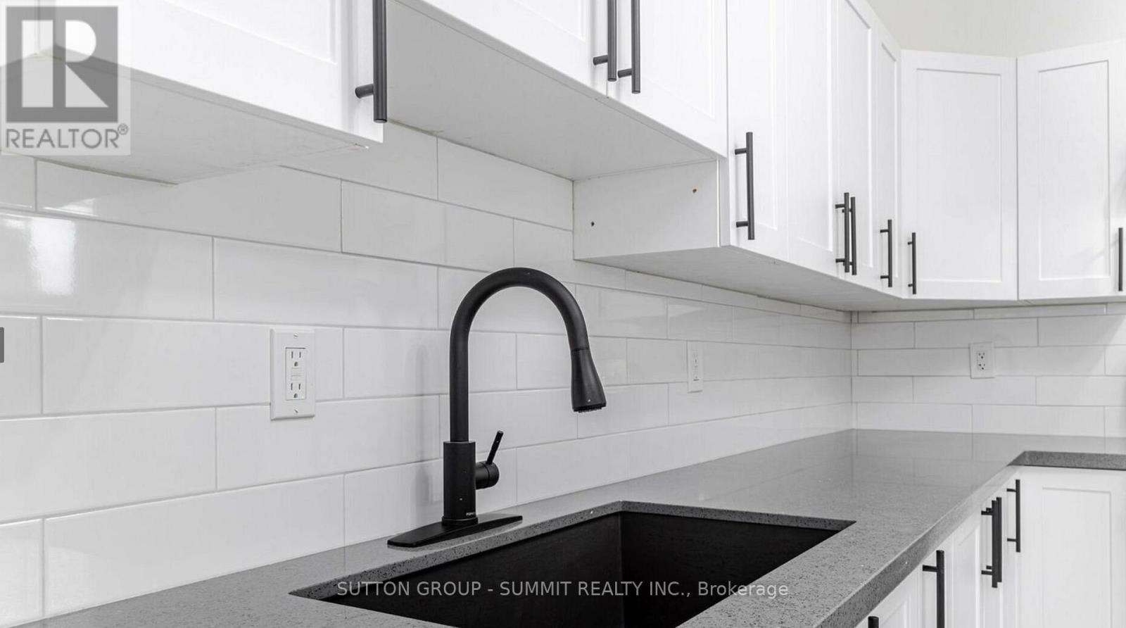 439 Ferguson Avenue N, Hamilton, ON - Indoor Photo Showing Kitchen