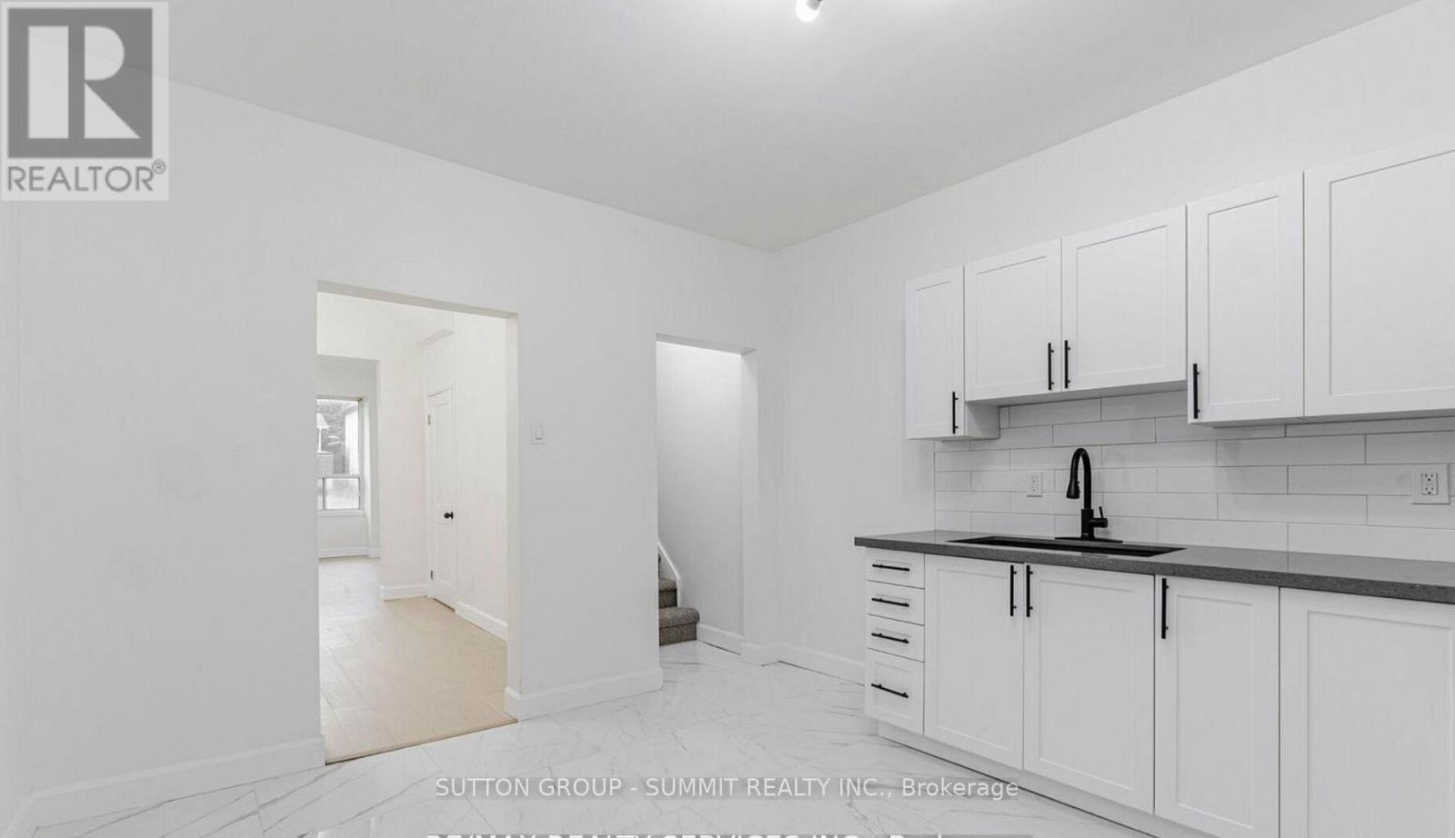 439 Ferguson Avenue N, Hamilton, ON - Indoor Photo Showing Kitchen