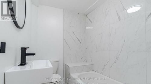 439 Ferguson Avenue N, Hamilton, ON - Indoor Photo Showing Bathroom