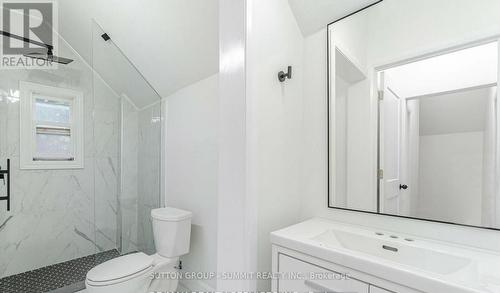 439 Ferguson Avenue N, Hamilton, ON - Indoor Photo Showing Bathroom