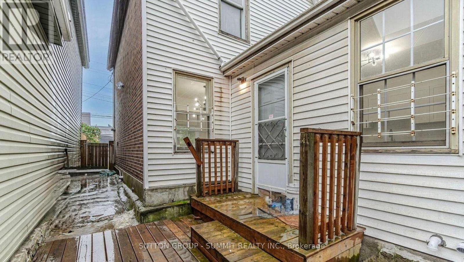 439 Ferguson Avenue N, Hamilton, ON - Outdoor With Exterior