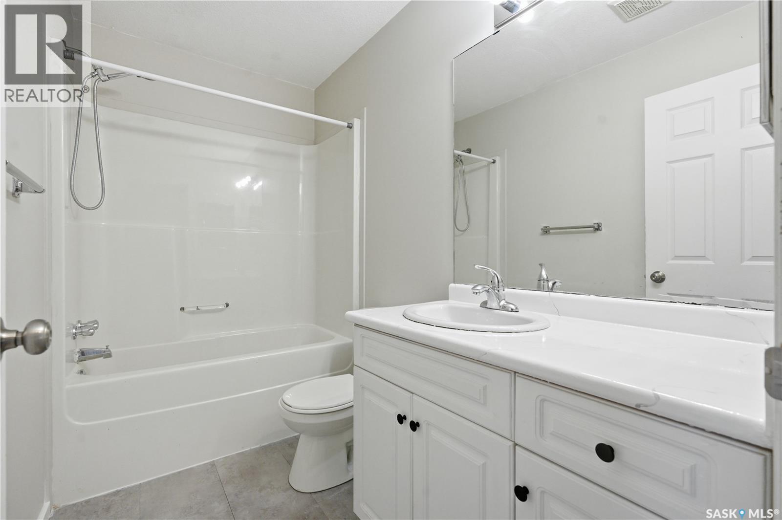 32 203 Herold Terrace, Saskatoon, SK - Indoor Photo Showing Bathroom