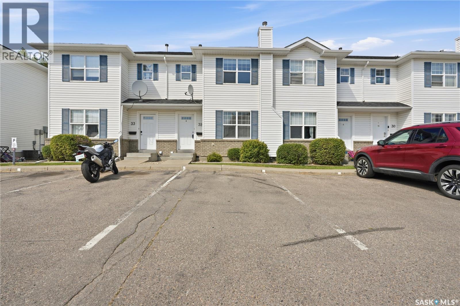32 203 Herold Terrace, Saskatoon, SK - Outdoor With Facade