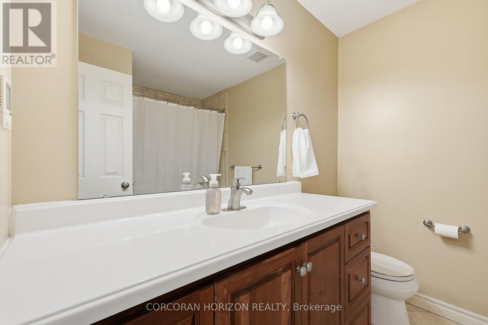46 Devils Creek Drive, Cambridge, ON - Indoor Photo Showing Bathroom