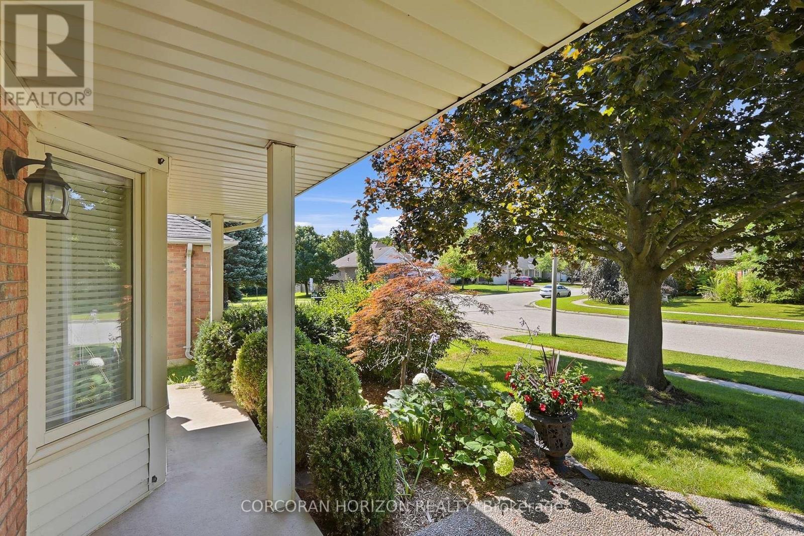 46 Devils Creek Drive, Cambridge, ON - Outdoor