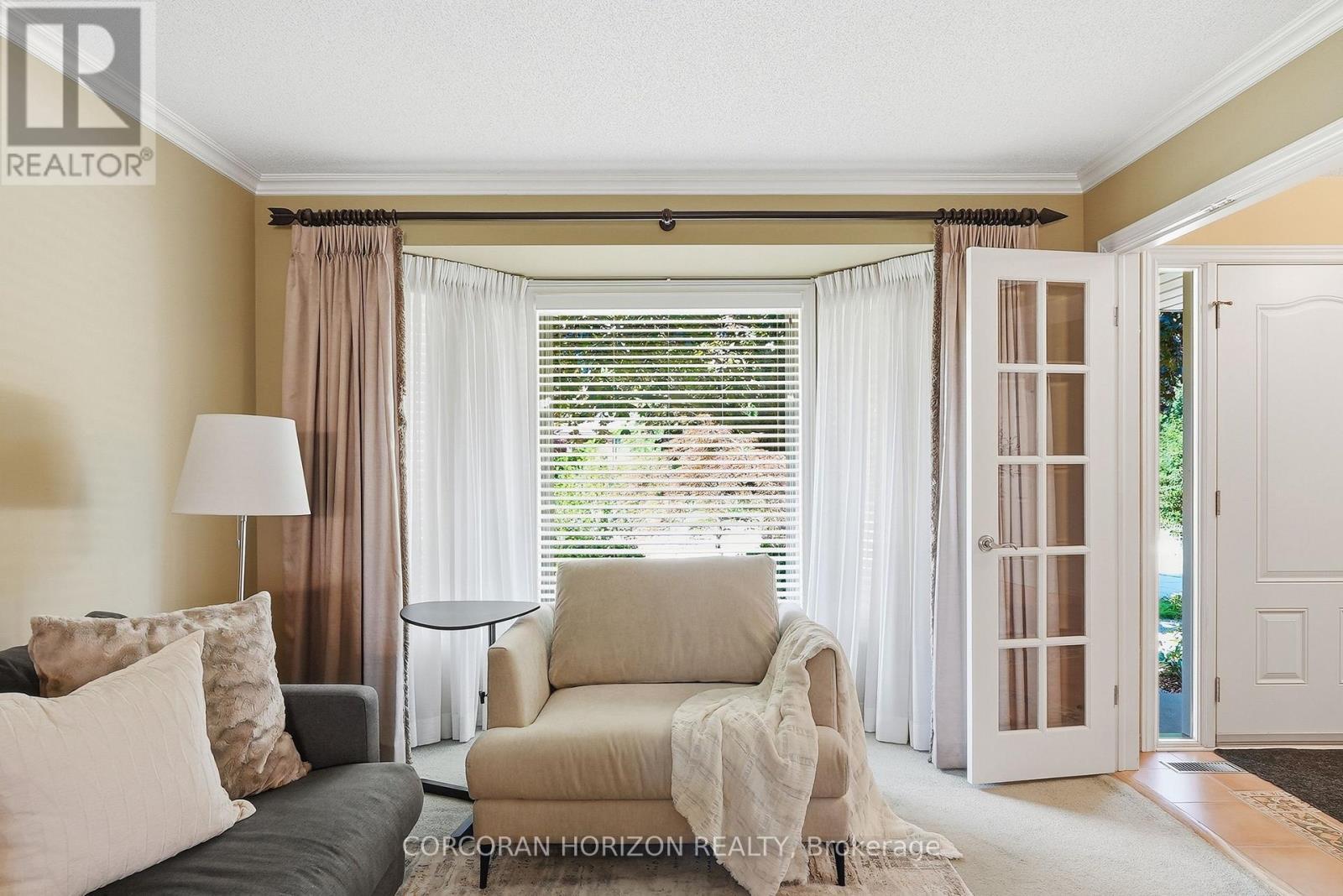 46 Devils Creek Drive, Cambridge, ON - Indoor Photo Showing Living Room