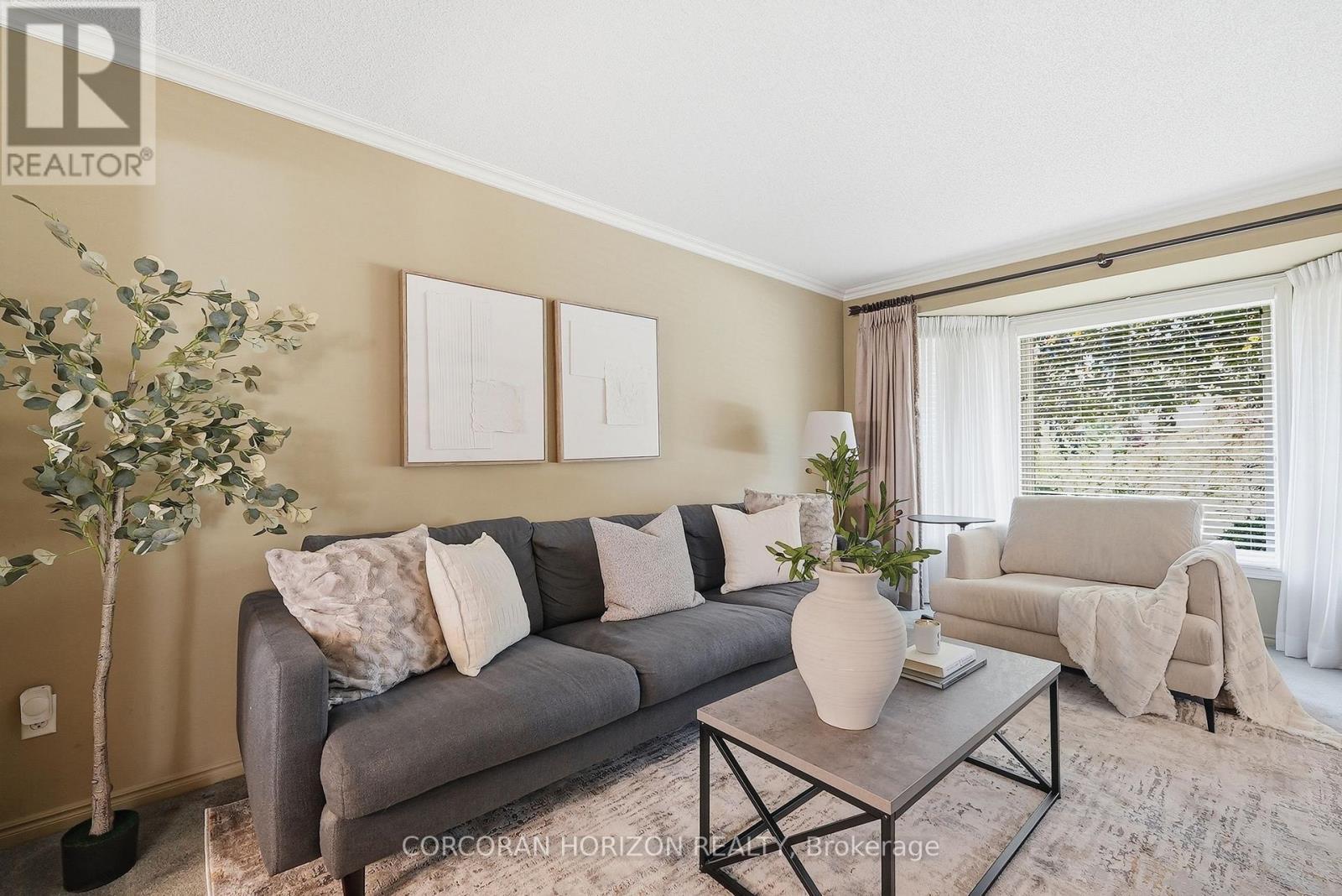 46 Devils Creek Drive, Cambridge, ON - Indoor Photo Showing Living Room