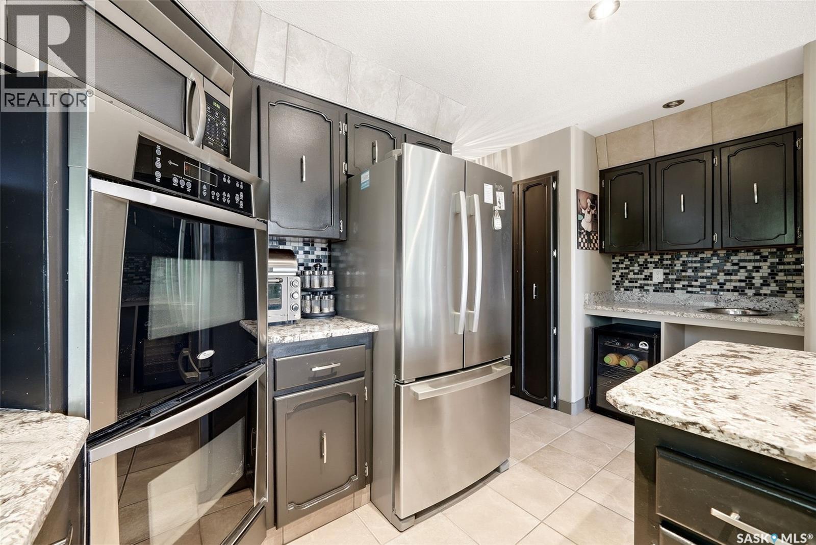 210 Pleasant Avenue, Buena Vista, SK - Indoor Photo Showing Kitchen