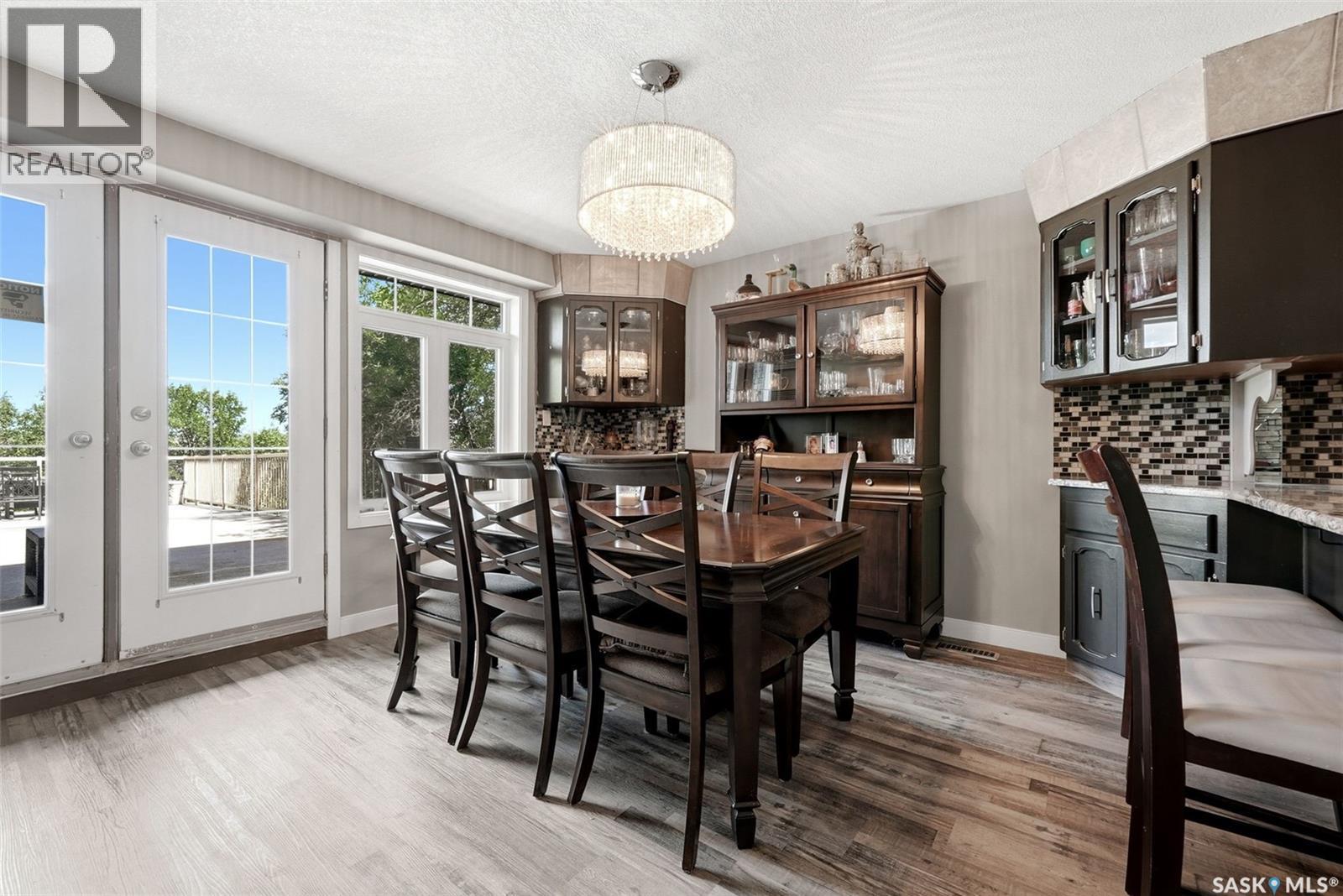 210 Pleasant Avenue, Buena Vista, SK - Indoor Photo Showing Dining Room