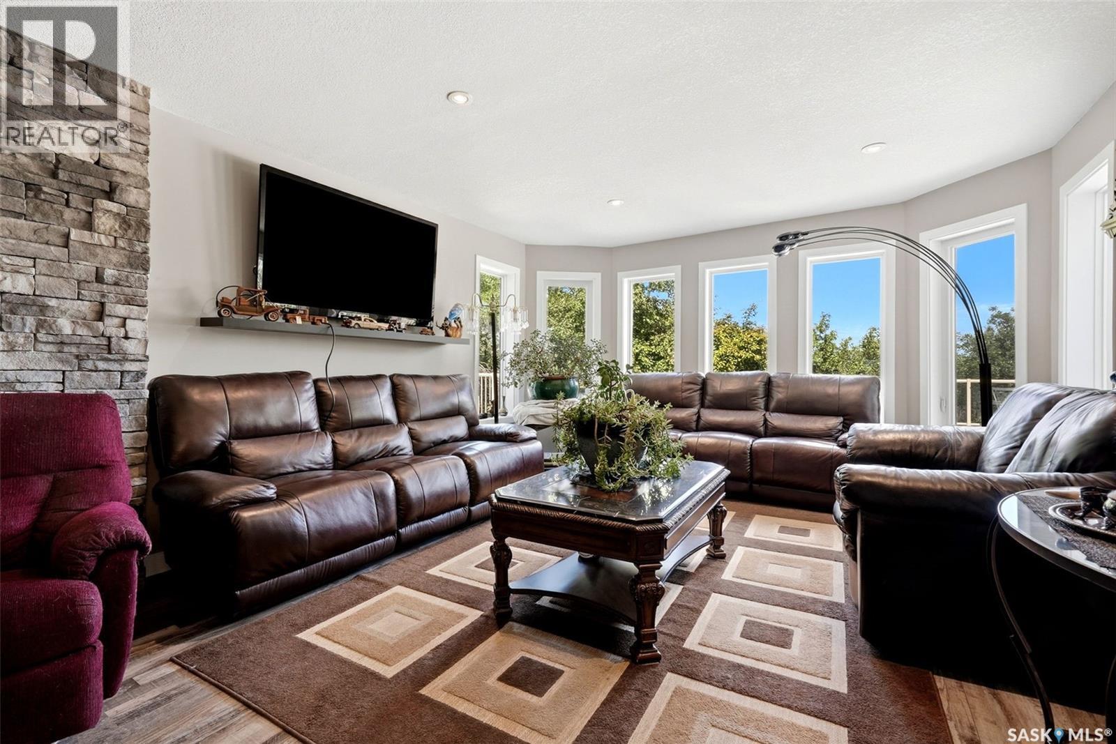 210 Pleasant Avenue, Buena Vista, SK - Indoor Photo Showing Living Room