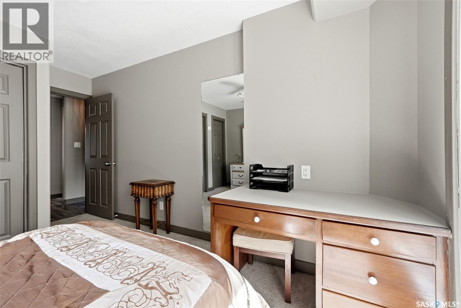 210 Pleasant Avenue, Buena Vista, SK - Indoor Photo Showing Bedroom