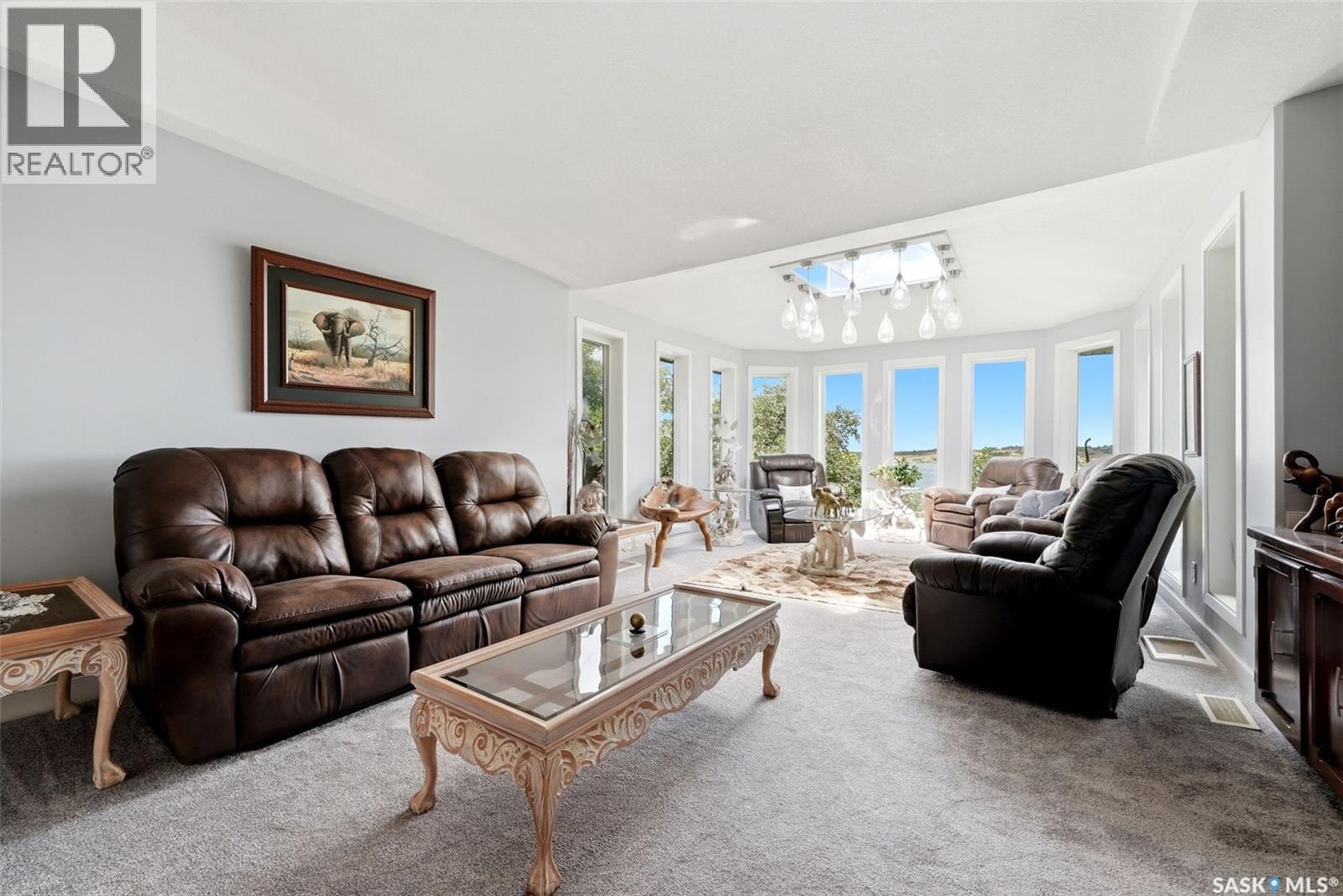 210 Pleasant Avenue, Buena Vista, SK - Indoor Photo Showing Living Room