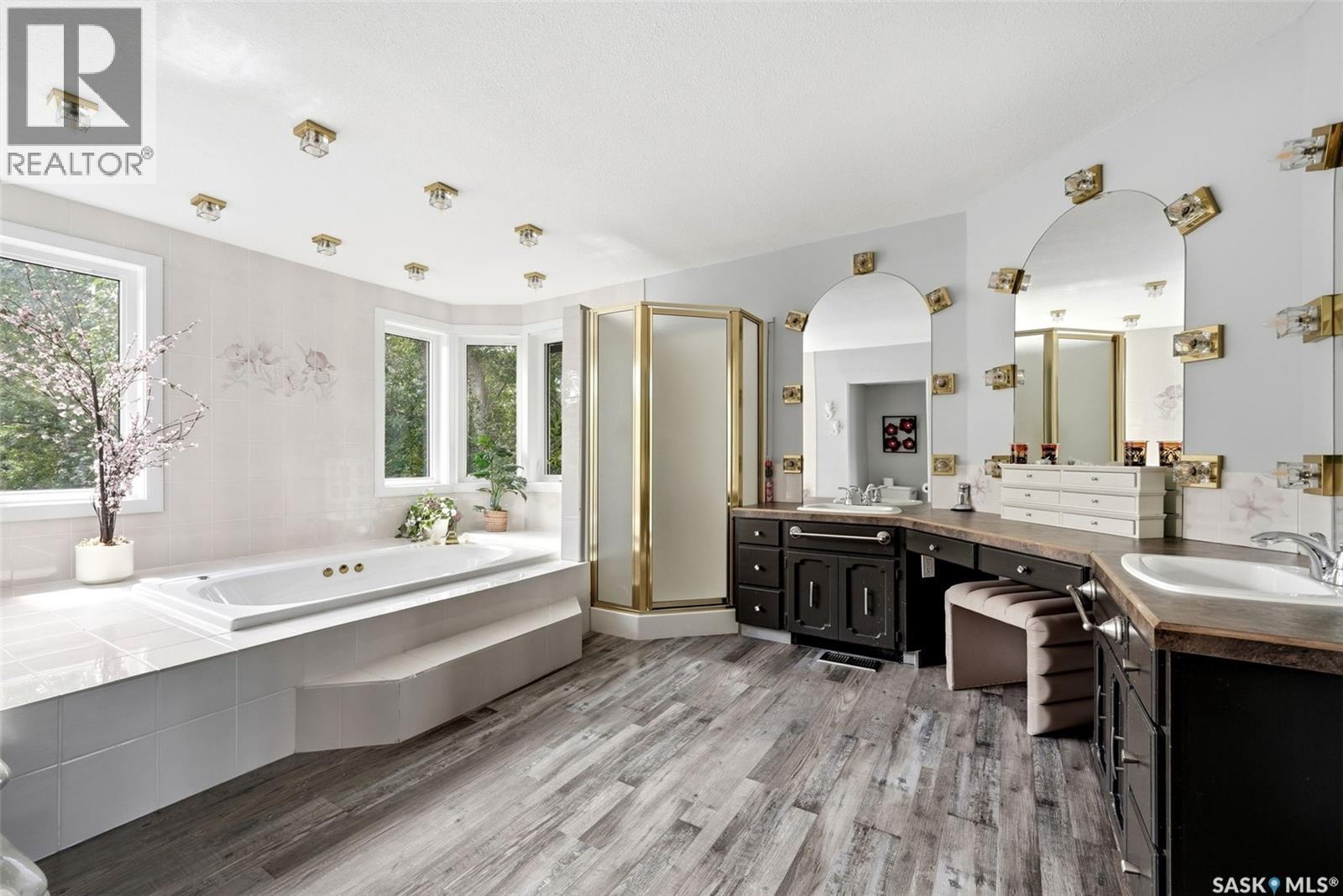 210 Pleasant Avenue, Buena Vista, SK - Indoor Photo Showing Bathroom
