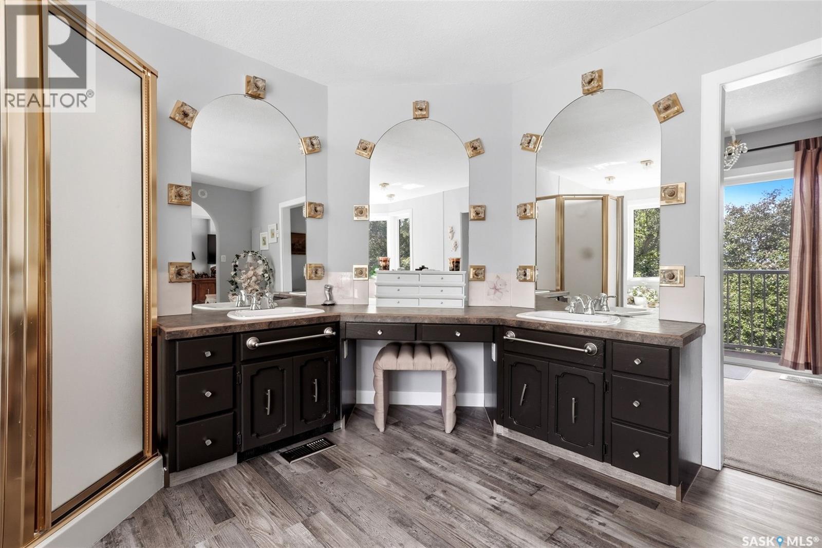 210 Pleasant Avenue, Buena Vista, SK - Indoor Photo Showing Bathroom