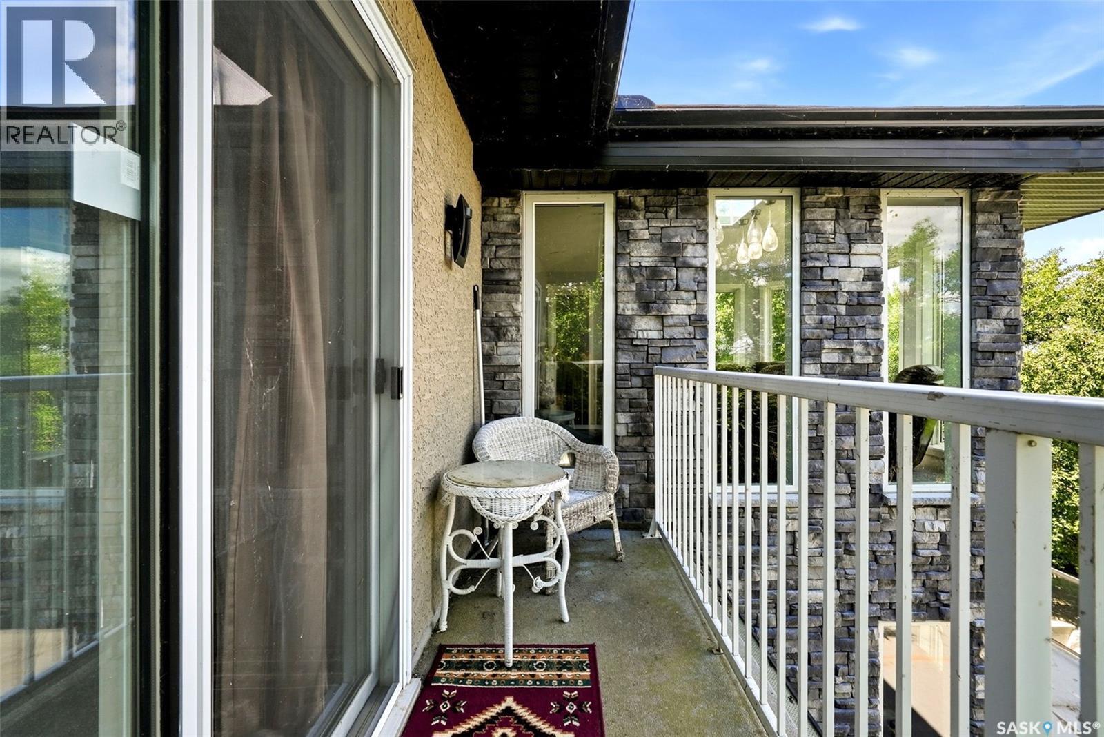 210 Pleasant Avenue, Buena Vista, SK - Outdoor With Deck Patio Veranda