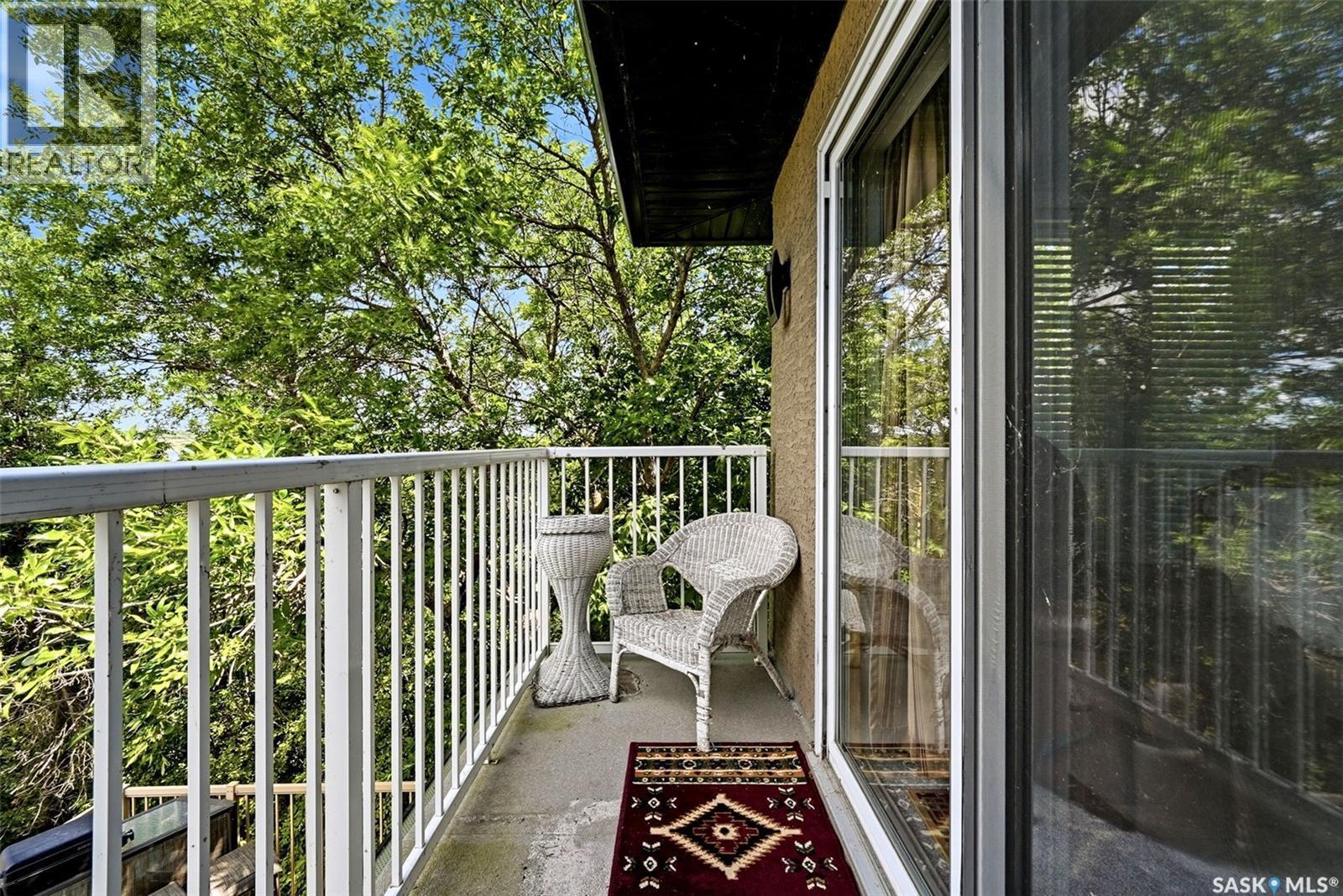 210 Pleasant Avenue, Buena Vista, SK - Outdoor With Balcony