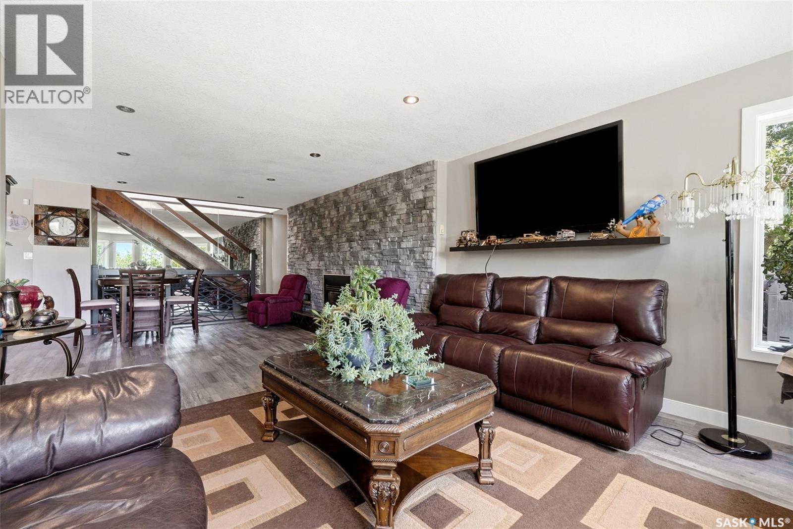 210 Pleasant Avenue, Buena Vista, SK - Indoor Photo Showing Living Room