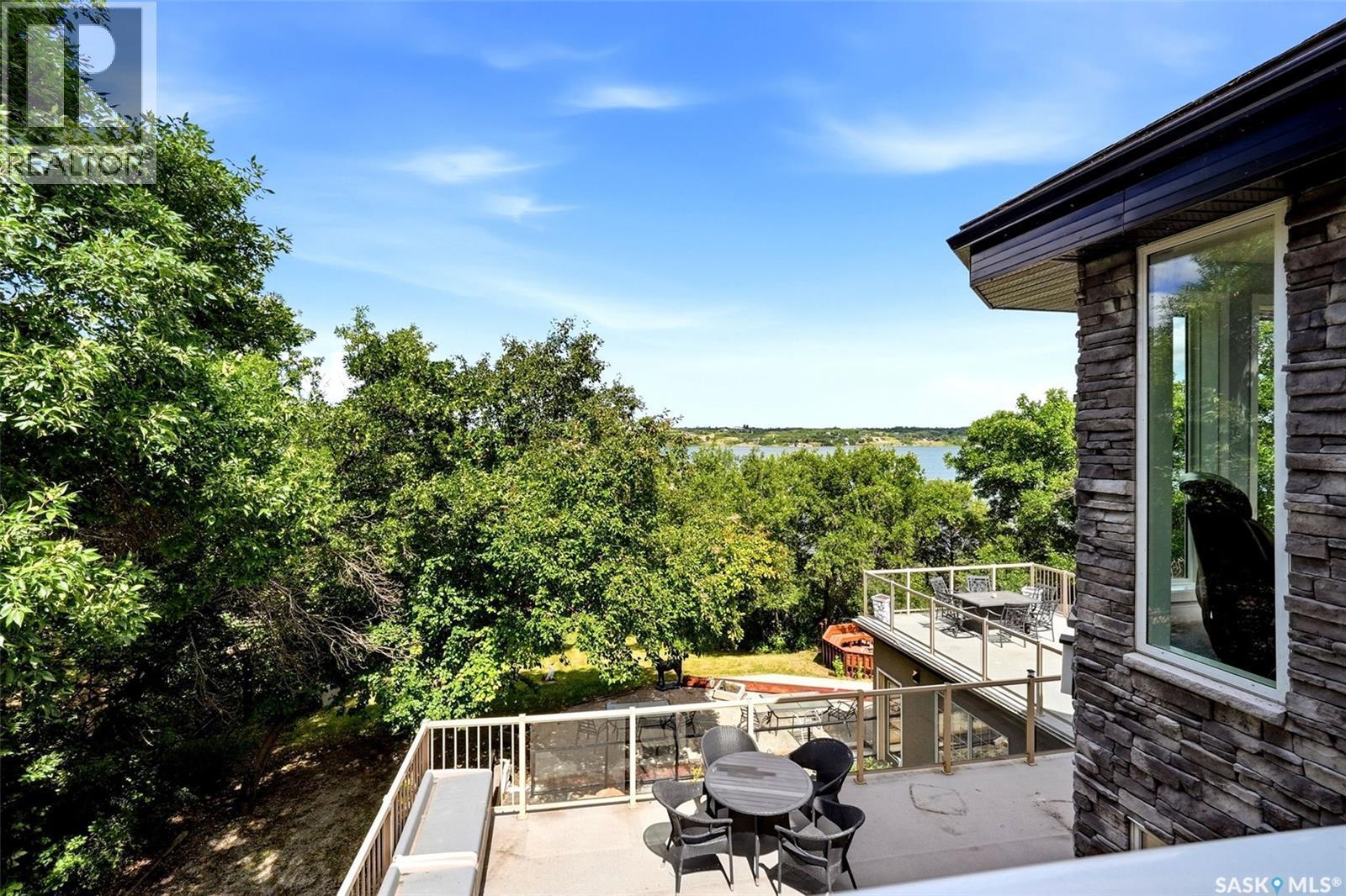 210 Pleasant Avenue, Buena Vista, SK - Outdoor With Deck Patio Veranda