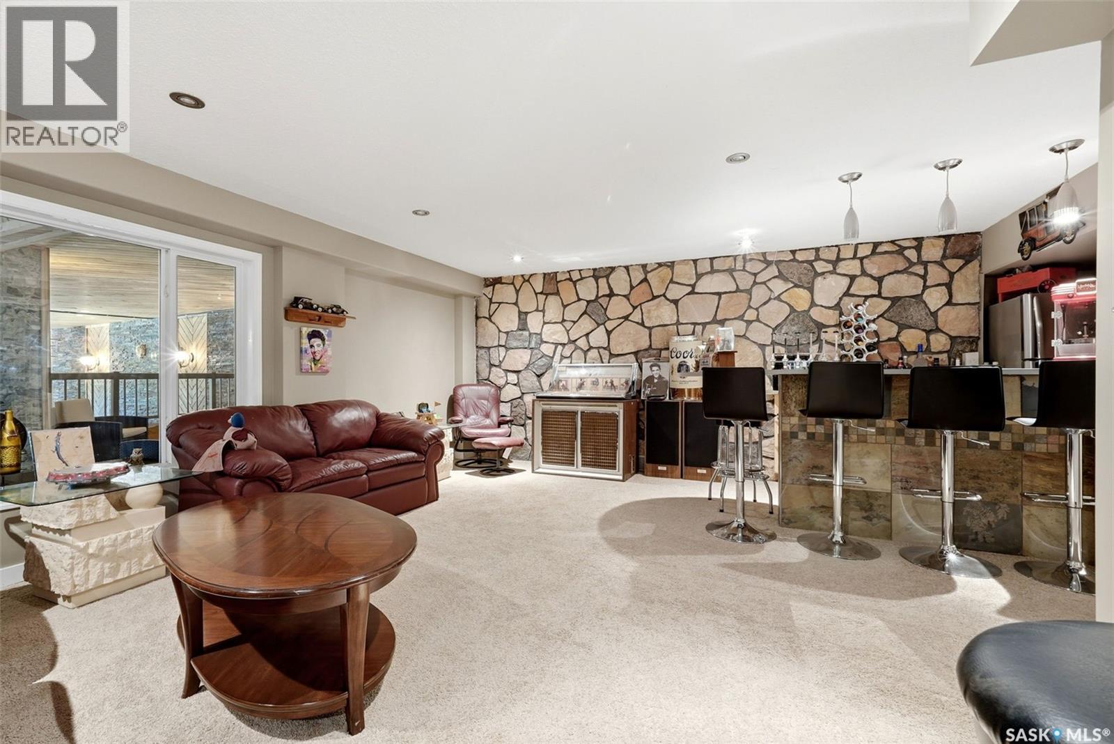 210 Pleasant Avenue, Buena Vista, SK - Indoor Photo Showing Living Room With Fireplace