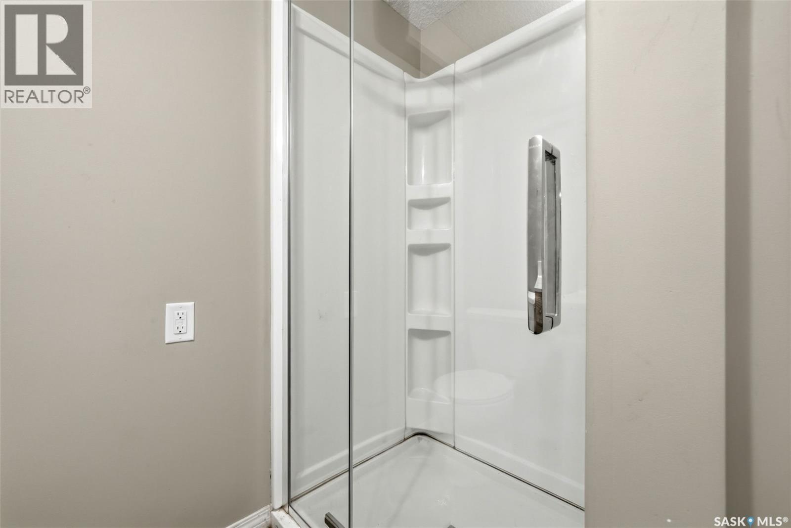 210 Pleasant Avenue, Buena Vista, SK - Indoor