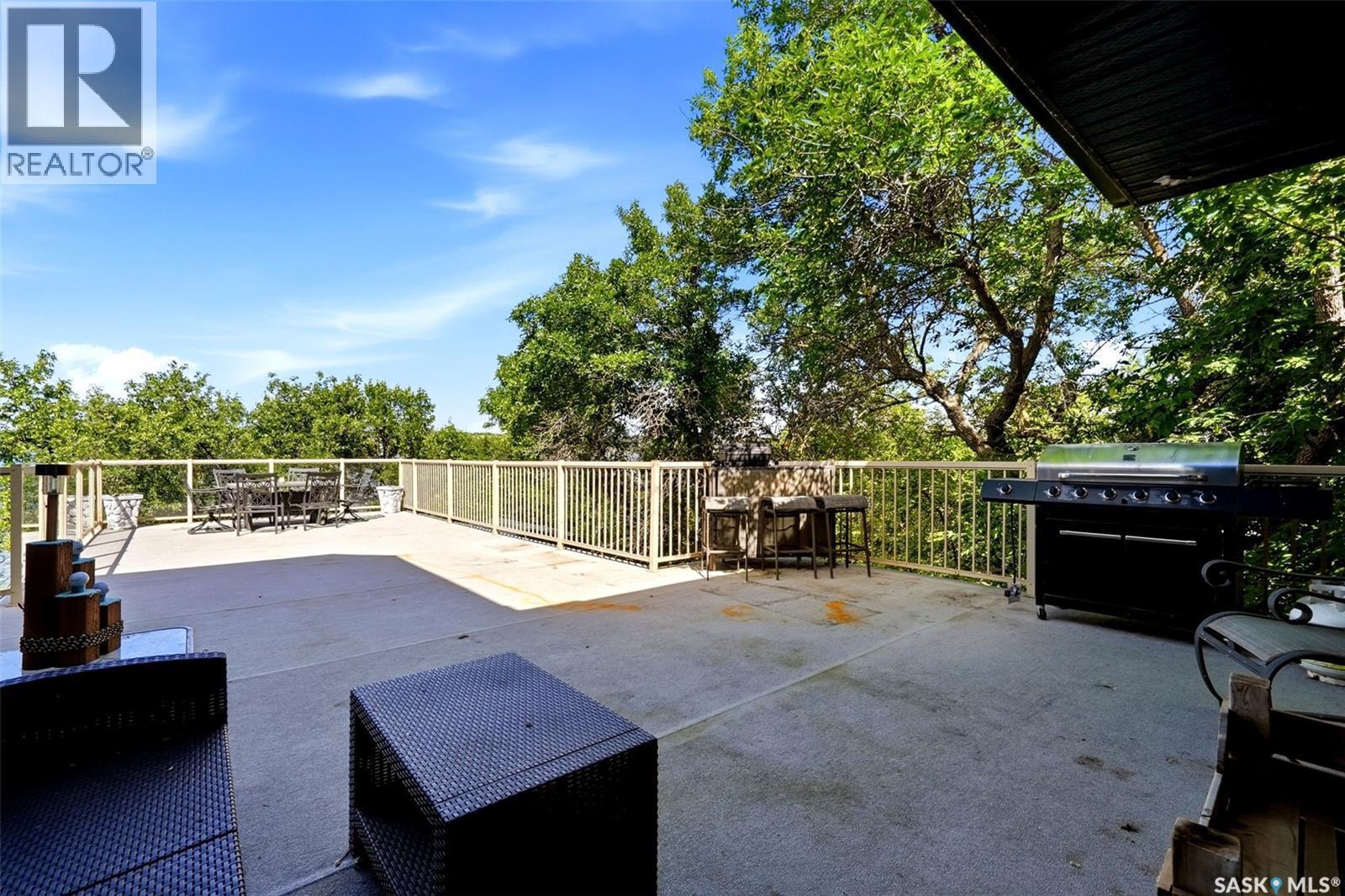 210 Pleasant Avenue, Buena Vista, SK - Outdoor With Deck Patio Veranda