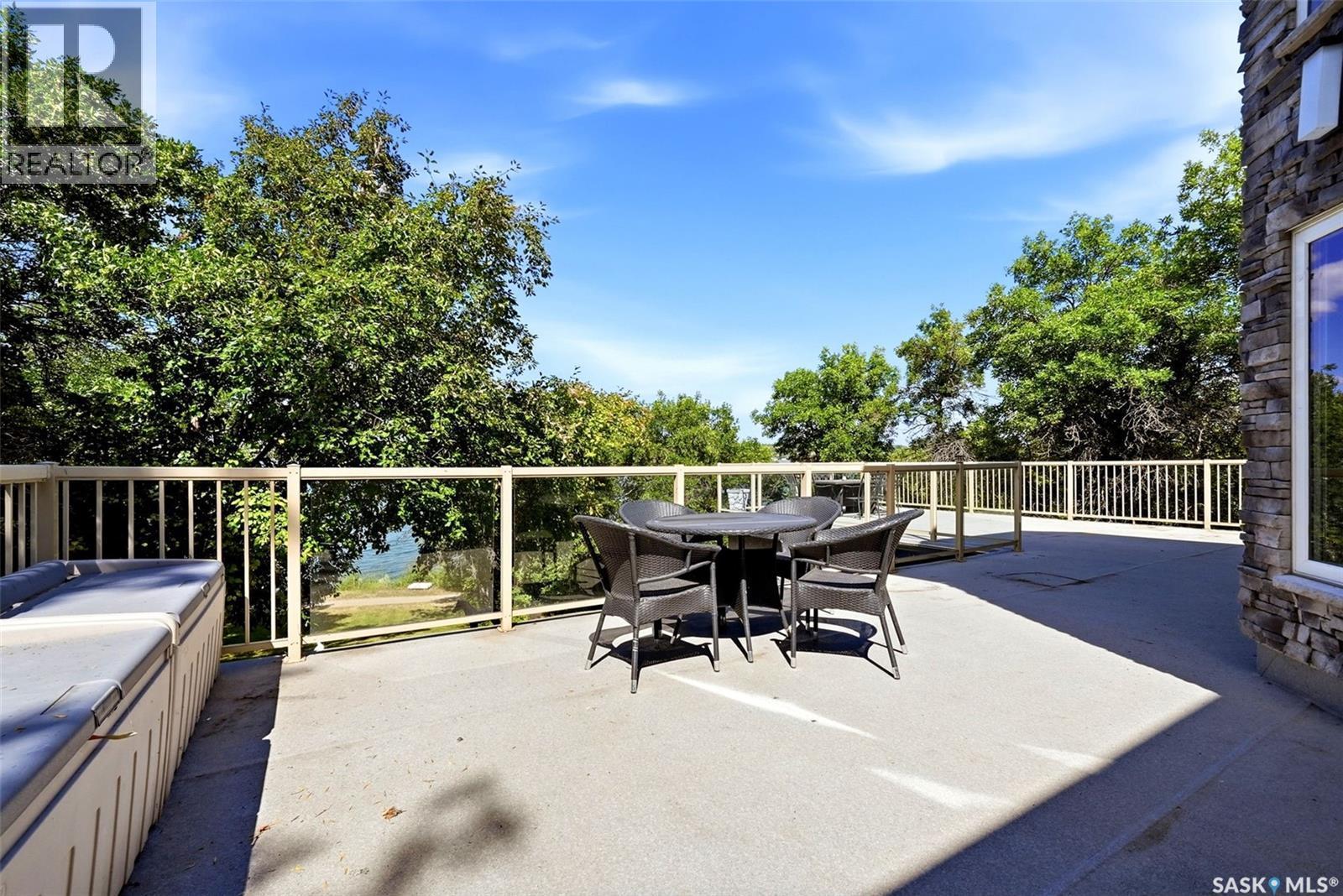 210 Pleasant Avenue, Buena Vista, SK - Outdoor With Balcony