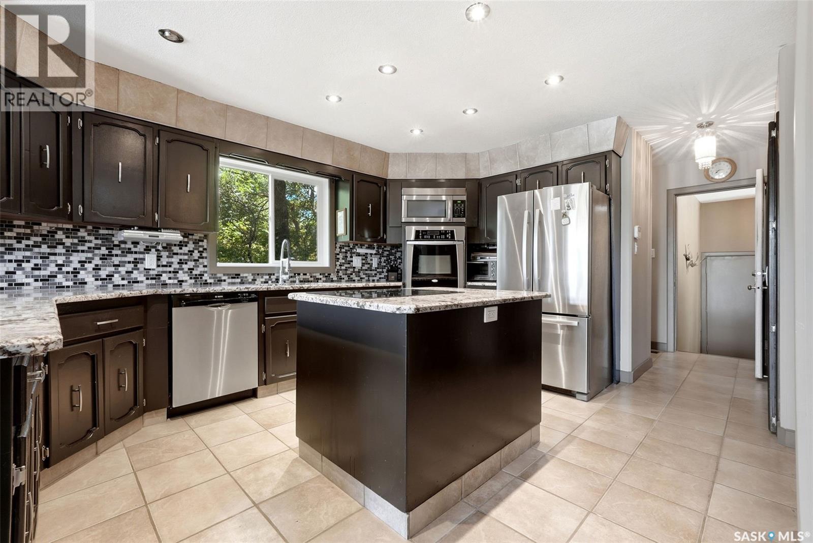 210 Pleasant Avenue, Buena Vista, SK - Indoor Photo Showing Kitchen With Upgraded Kitchen