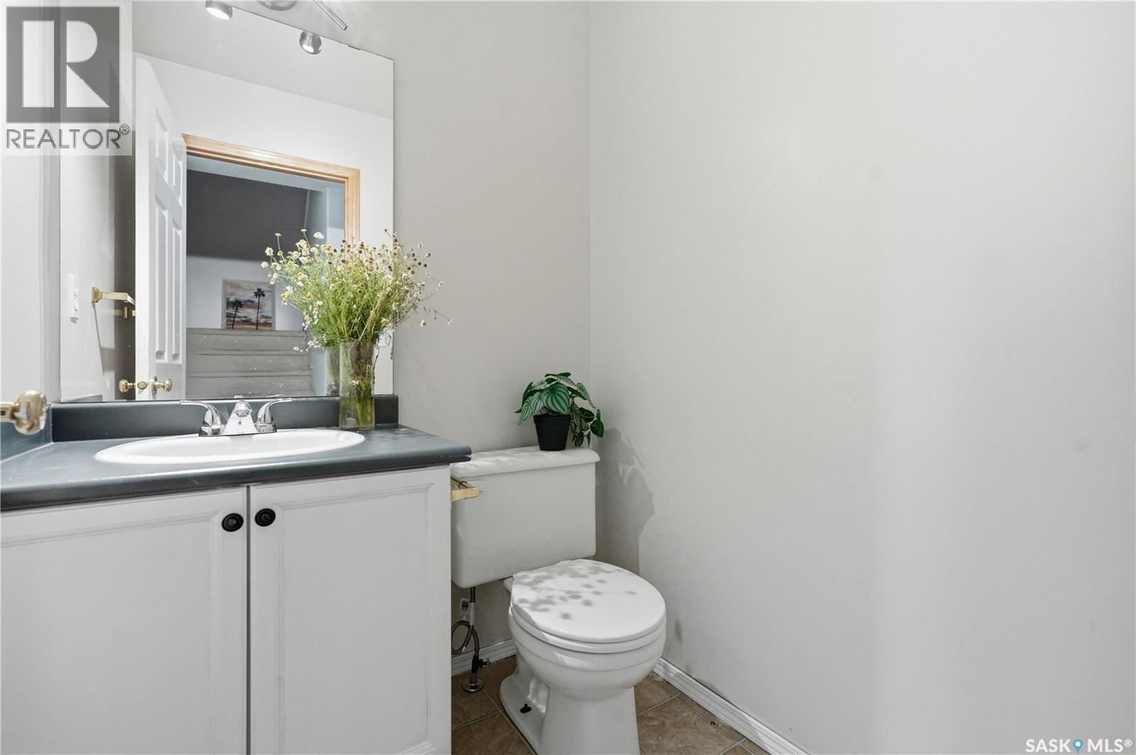 2 110 Keevil Crescent, Saskatoon, SK - Indoor Photo Showing Bathroom