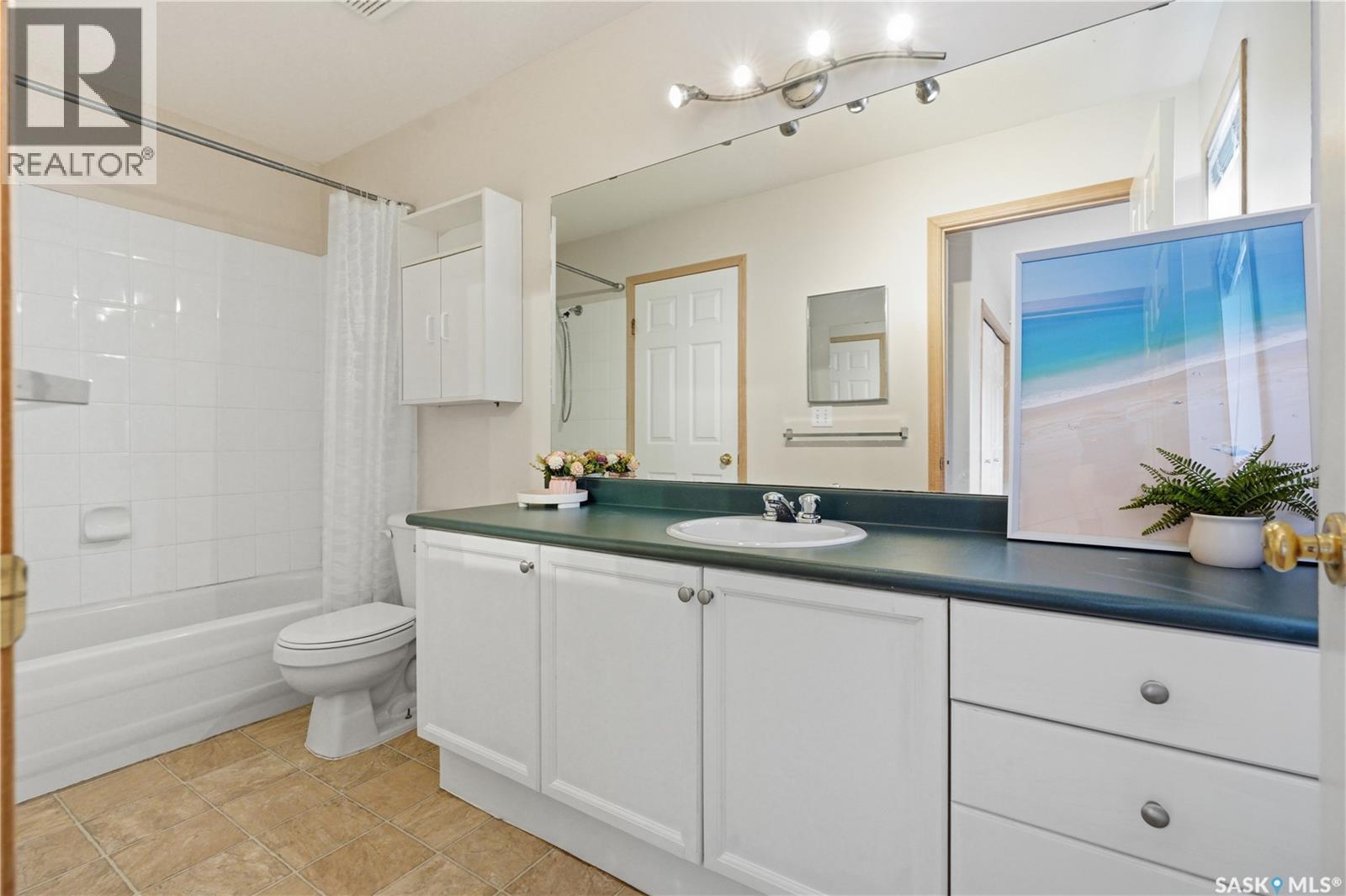 2 110 Keevil Crescent, Saskatoon, SK - Indoor Photo Showing Bathroom
