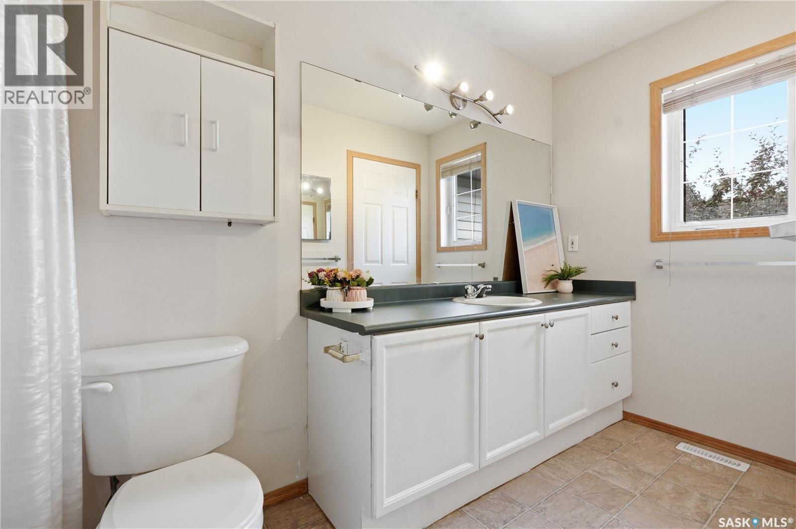 2 110 Keevil Crescent, Saskatoon, SK - Indoor Photo Showing Bathroom