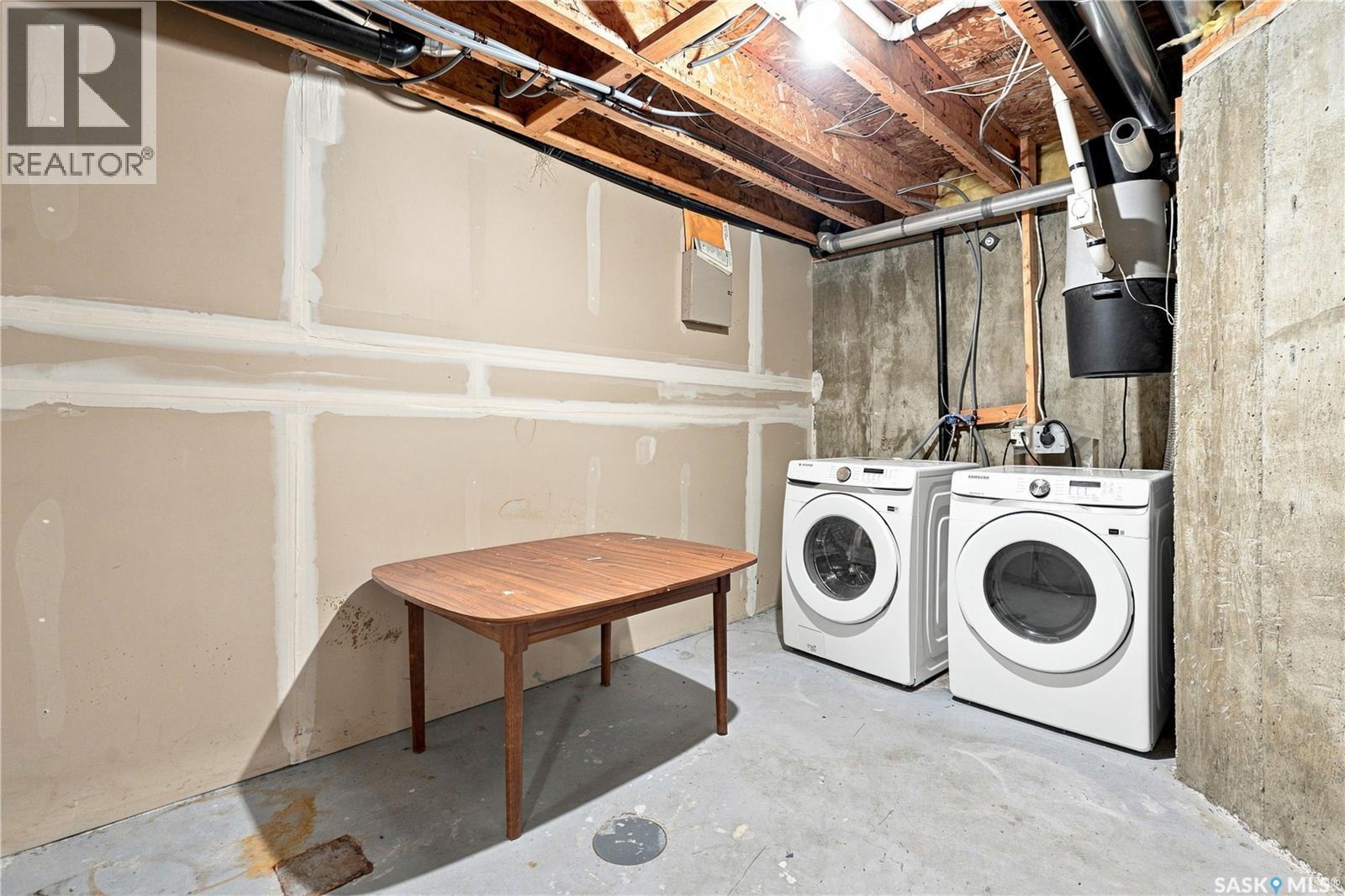 2 110 Keevil Crescent, Saskatoon, SK - Indoor Photo Showing Laundry Room