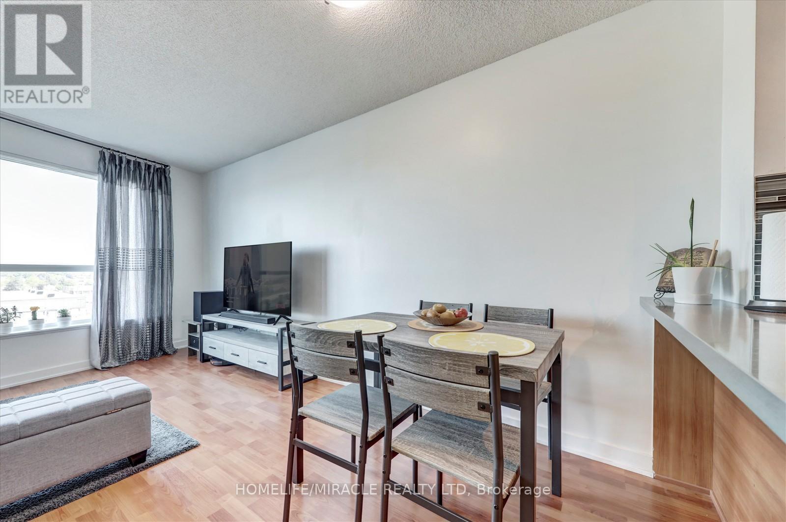 712 - 38 Lee Centre Drive, Toronto, ON - Indoor