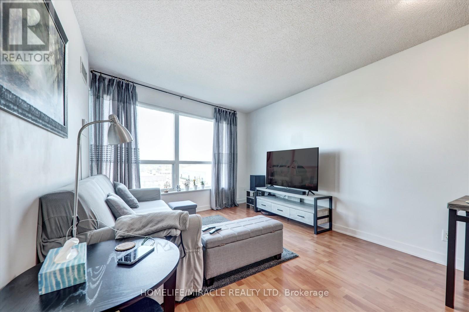 712 - 38 Lee Centre Drive, Toronto, ON - Indoor Photo Showing Living Room
