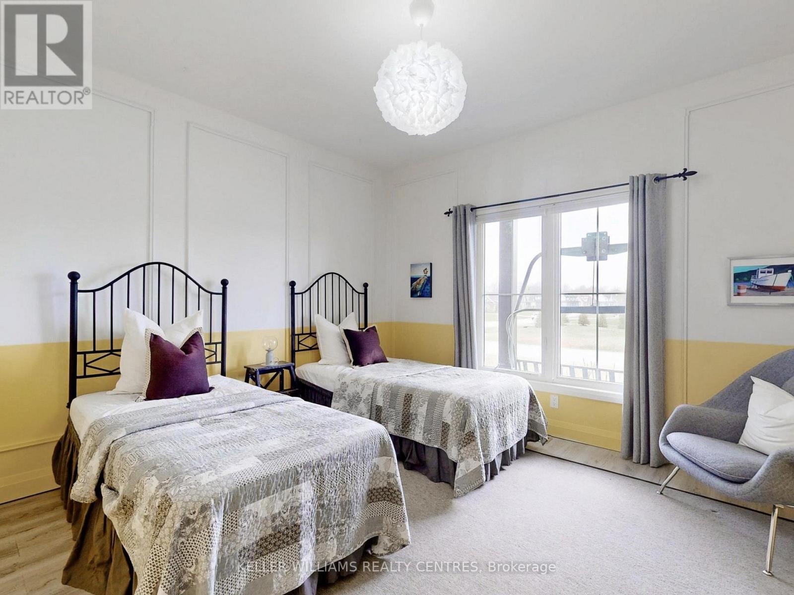 2 Thoroughbred Drive, Oro-Medonte, ON - Indoor Photo Showing Bedroom