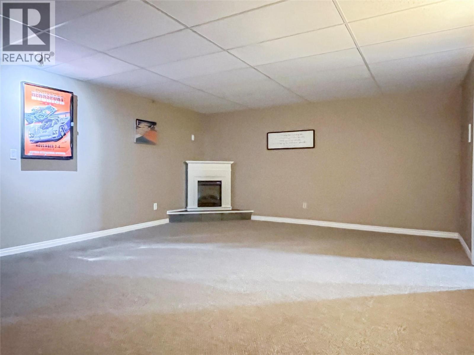 220 Prior Road S Unit# 3, Kelowna, BC - Indoor With Fireplace