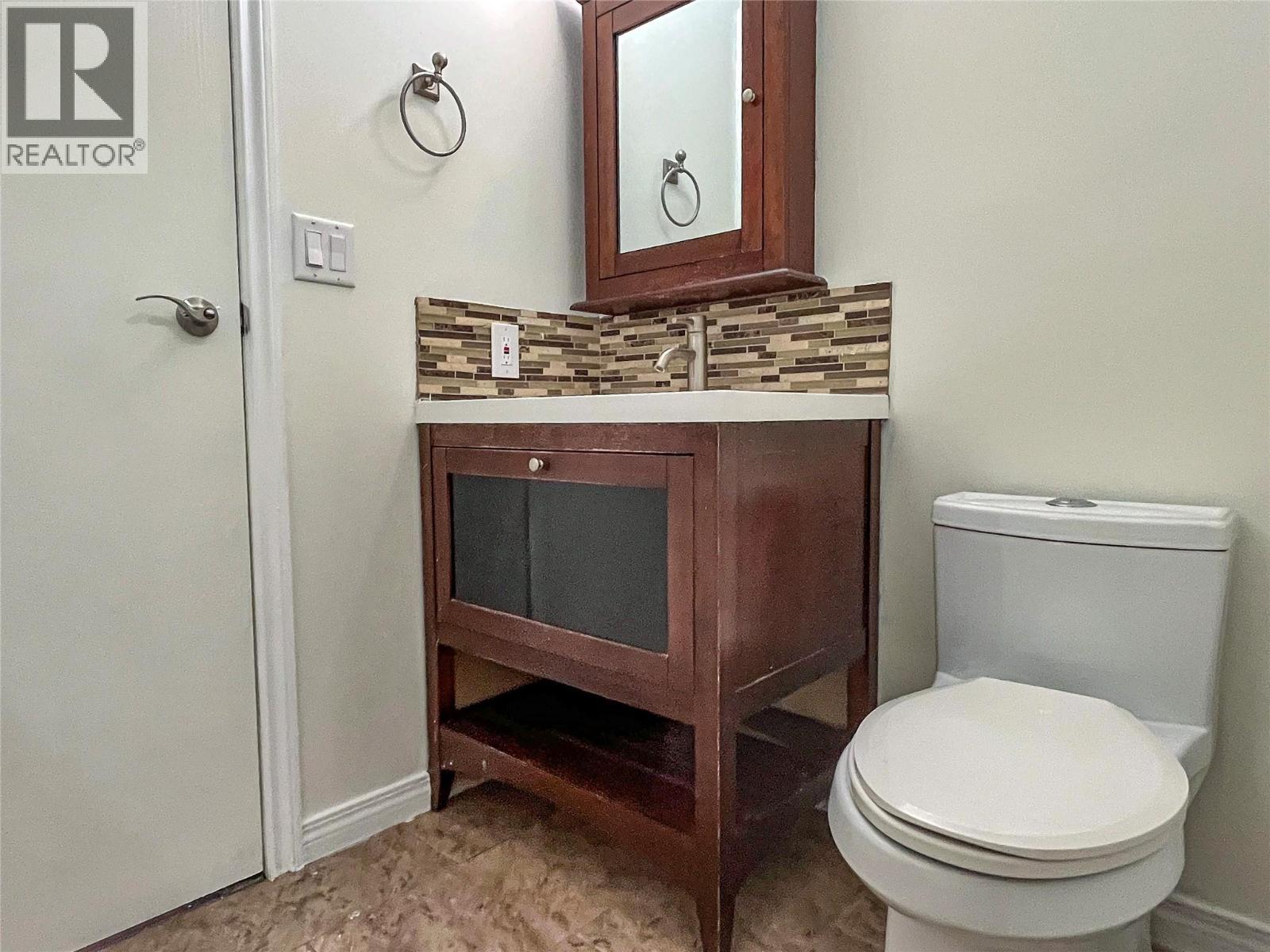 220 Prior Road S Unit# 3, Kelowna, BC - Indoor Photo Showing Bathroom