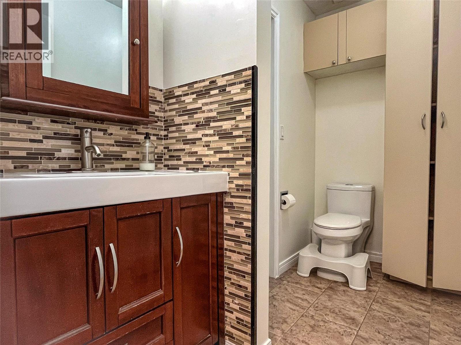 220 Prior Road S Unit# 3, Kelowna, BC - Indoor Photo Showing Bathroom