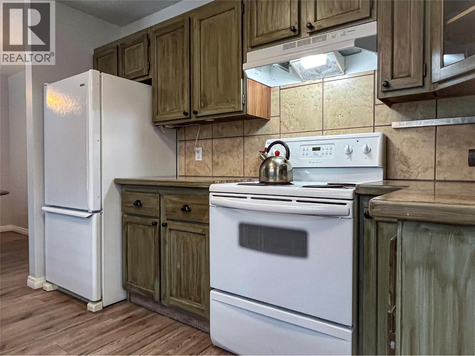 220 Prior Road S Unit# 3, Kelowna, BC - Indoor Photo Showing Kitchen