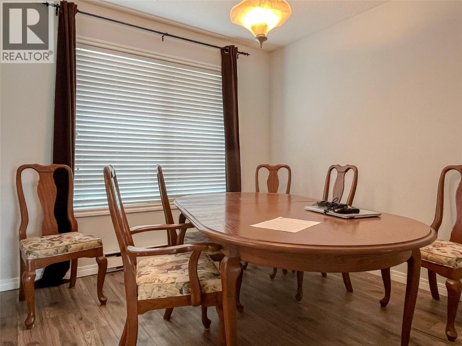 220 Prior Road S Unit# 3, Kelowna, BC - Indoor Photo Showing Dining Room