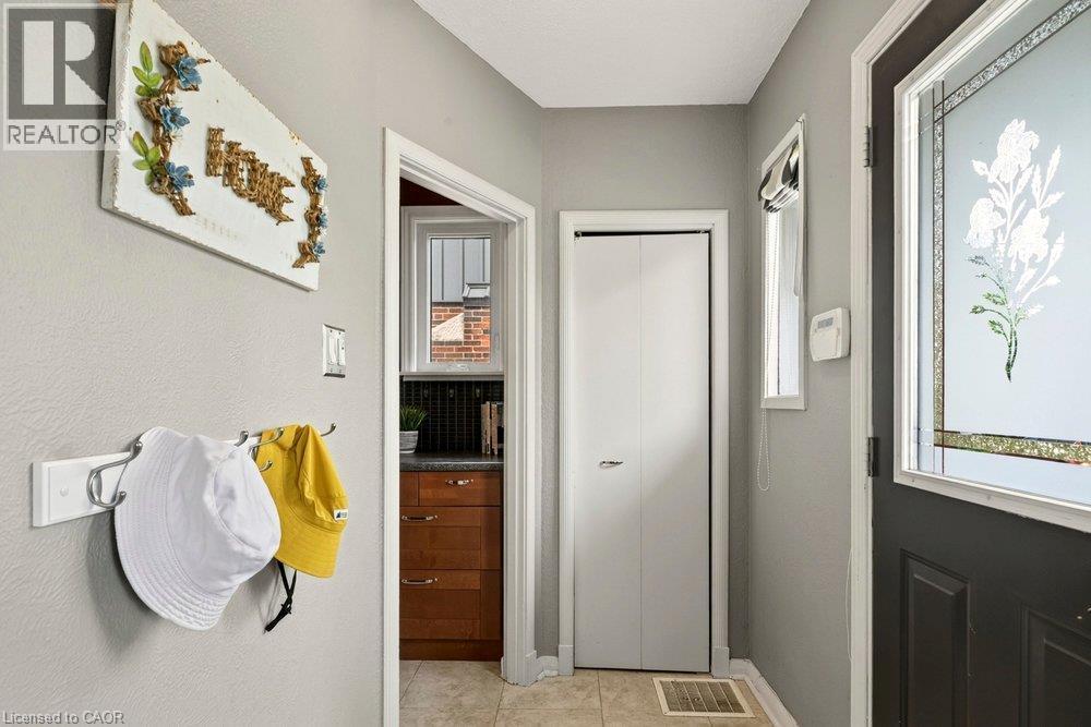23 Kipling Road, Hamilton, ON - Indoor Photo Showing Other Room