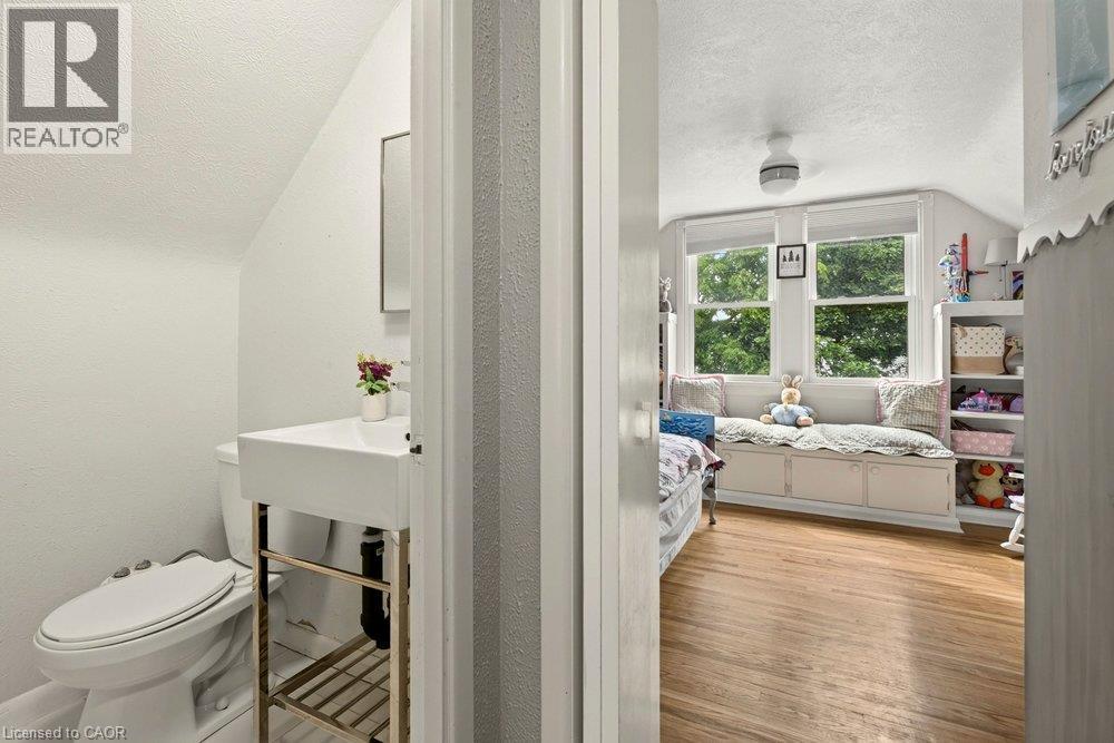 White wall paint and wood-finish flooring - 23 Kipling Road, Hamilton, ON - Indoor Photo Showing Bathroom
