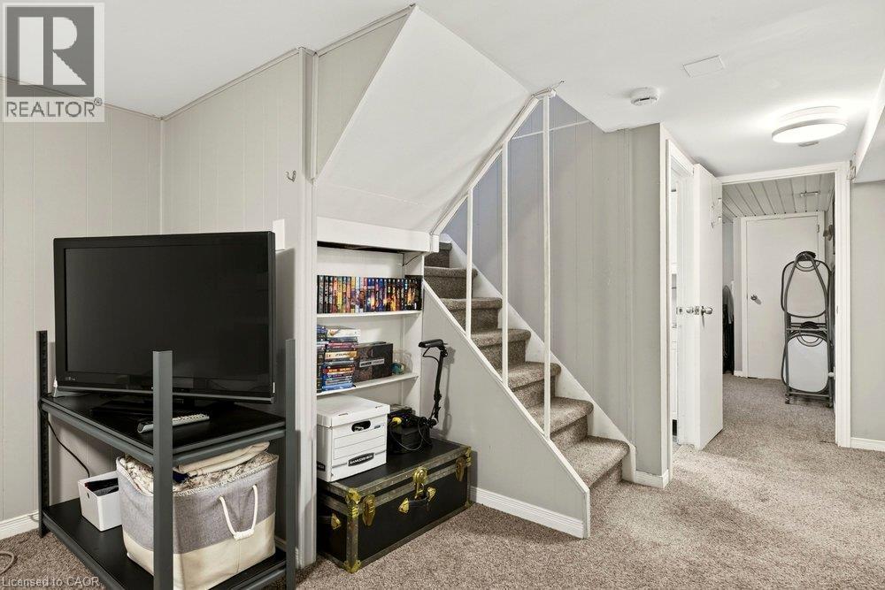 23 Kipling Road, Hamilton, ON - Indoor Photo Showing Other Room
